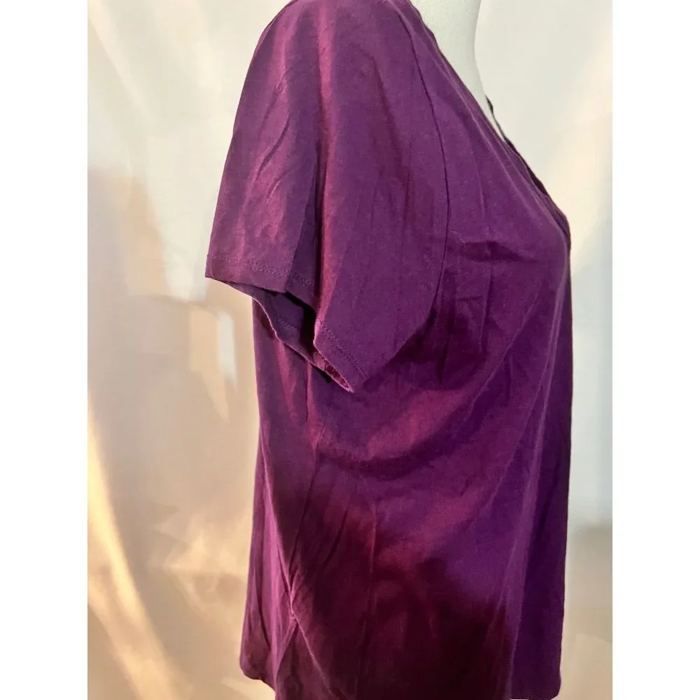 Torrid vneck shirt size 2 - Picture 4 of 4